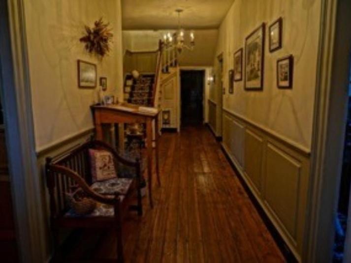 Brownstone Colonial Inn Reinholds Екстериор снимка