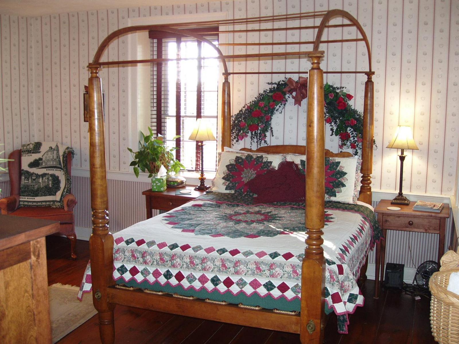 Brownstone Colonial Inn Reinholds Екстериор снимка