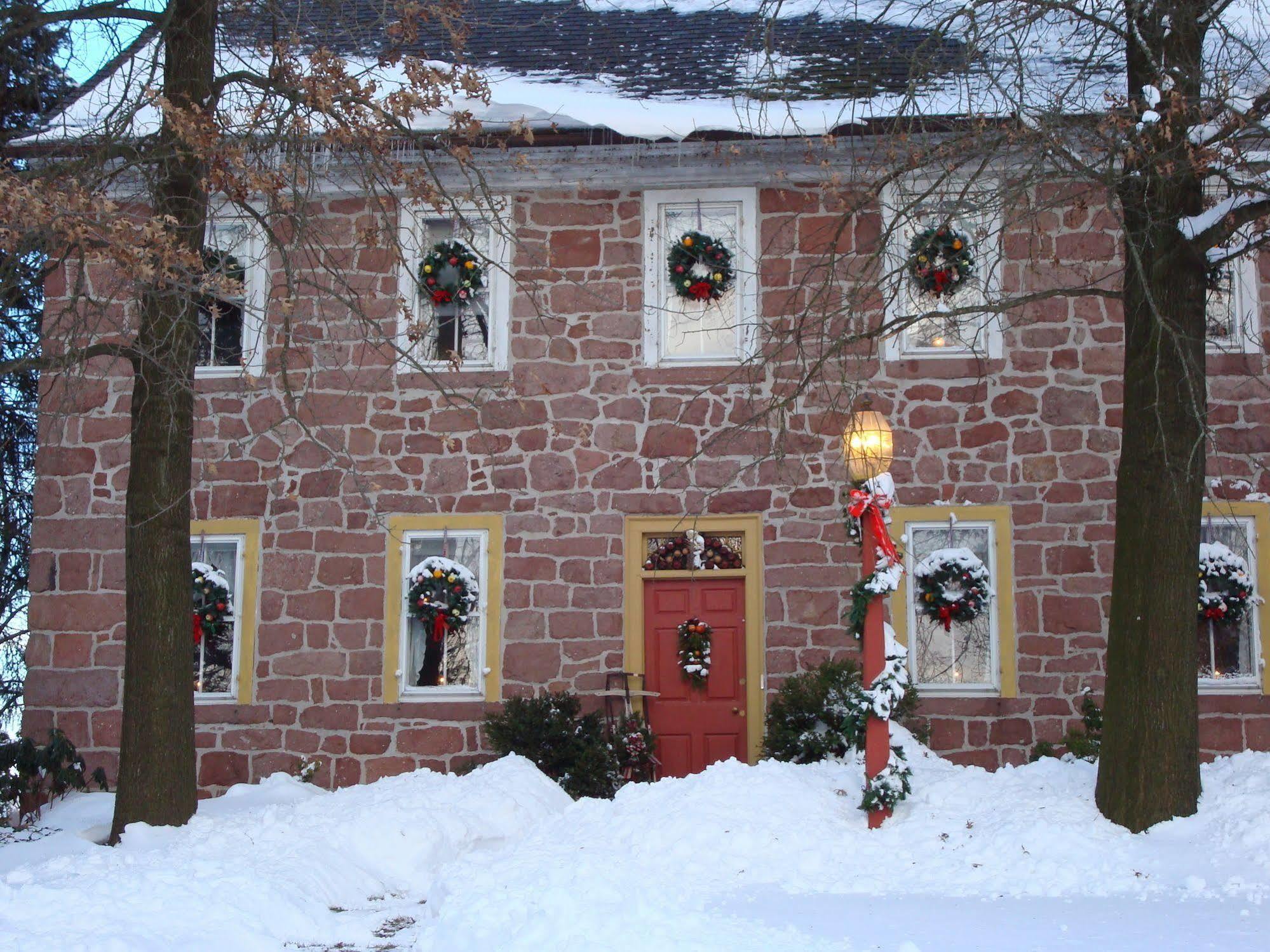 Brownstone Colonial Inn Reinholds Екстериор снимка